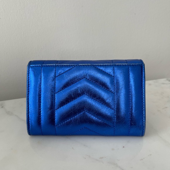 SOLD 💙Cool metallic blue quilted envelope card wallet💙 - Picture 2 of 12